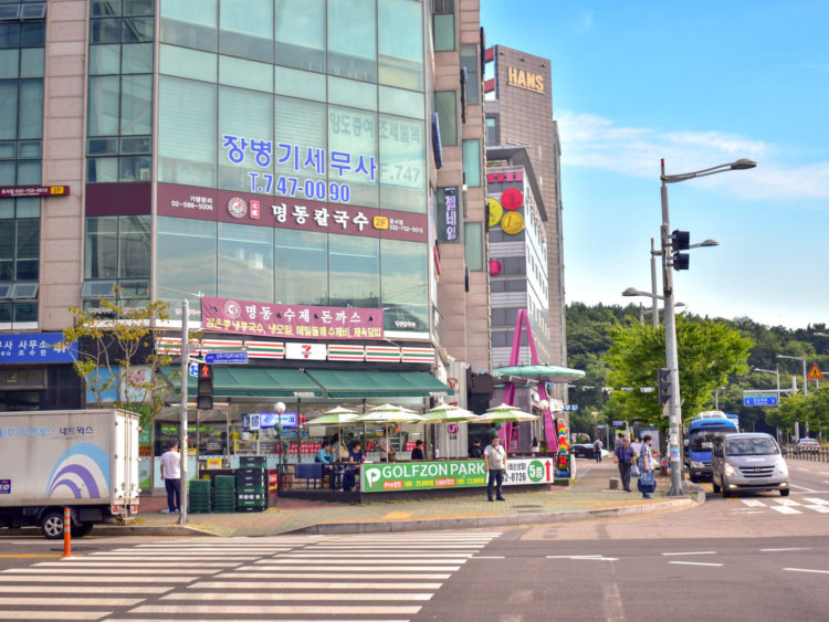 雲西駅前